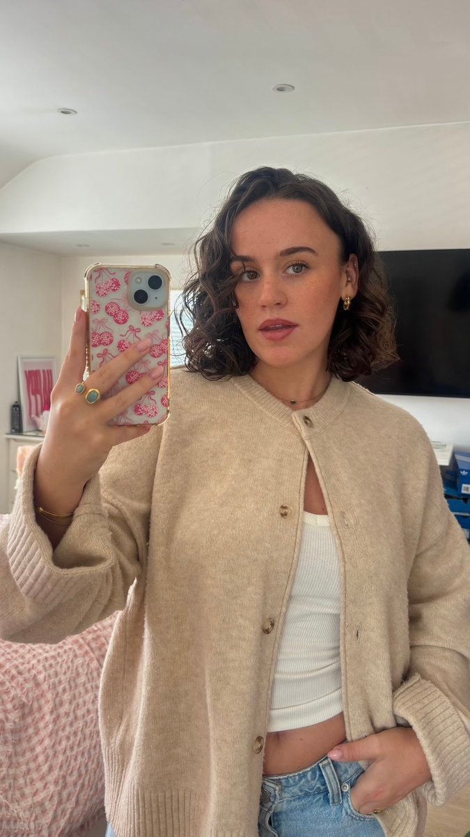 Ellie Leach mirror selfie