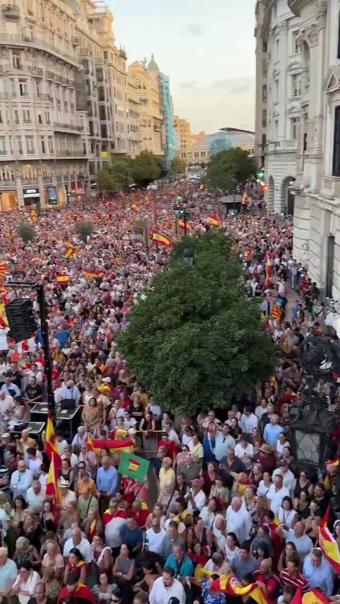 Spain protests demand Pedro Sanchez resign