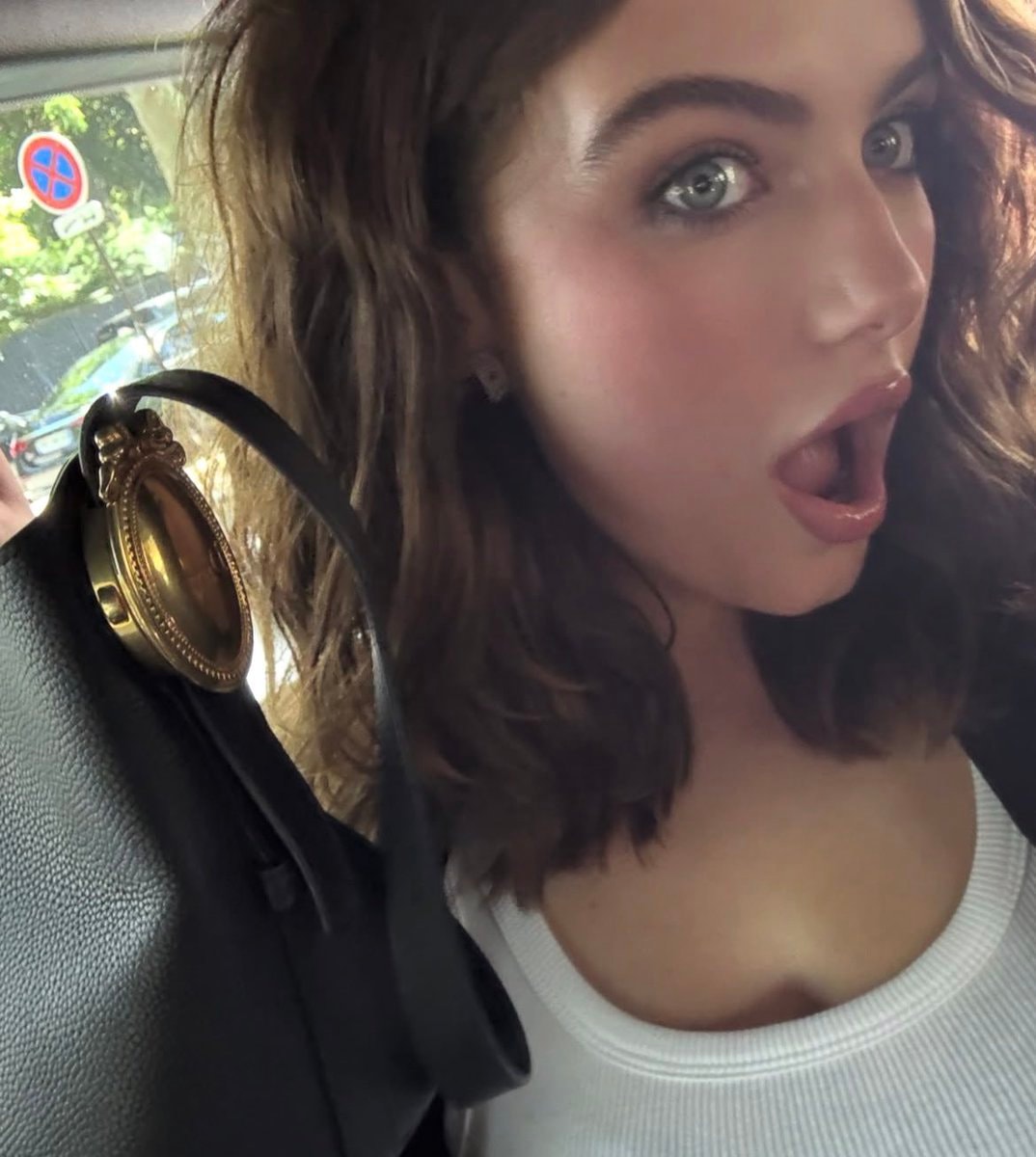 Ella Bright new Instagram photos 😜 (photo 2 of 2)