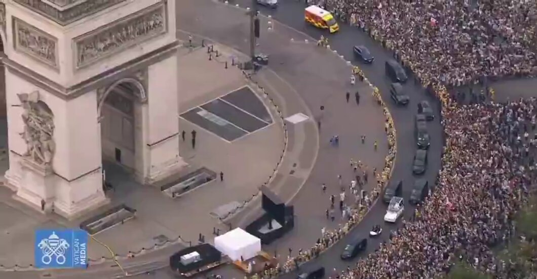 Pope Leo XIV Mass at Place de la Concorde