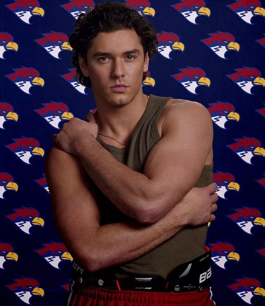 Belmont Cameli as Garrett Graham