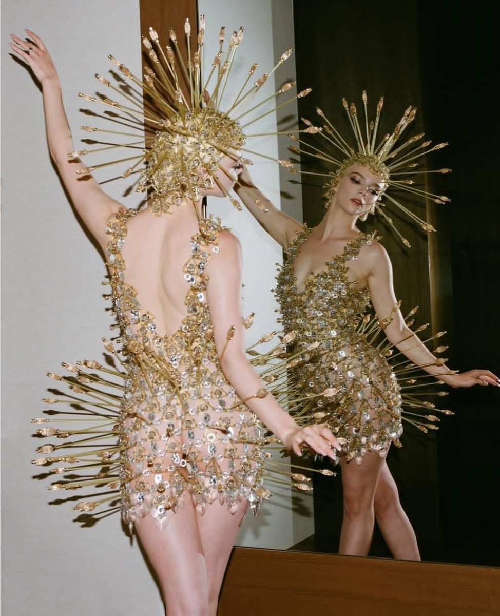 Anya Taylor-Joy gold look