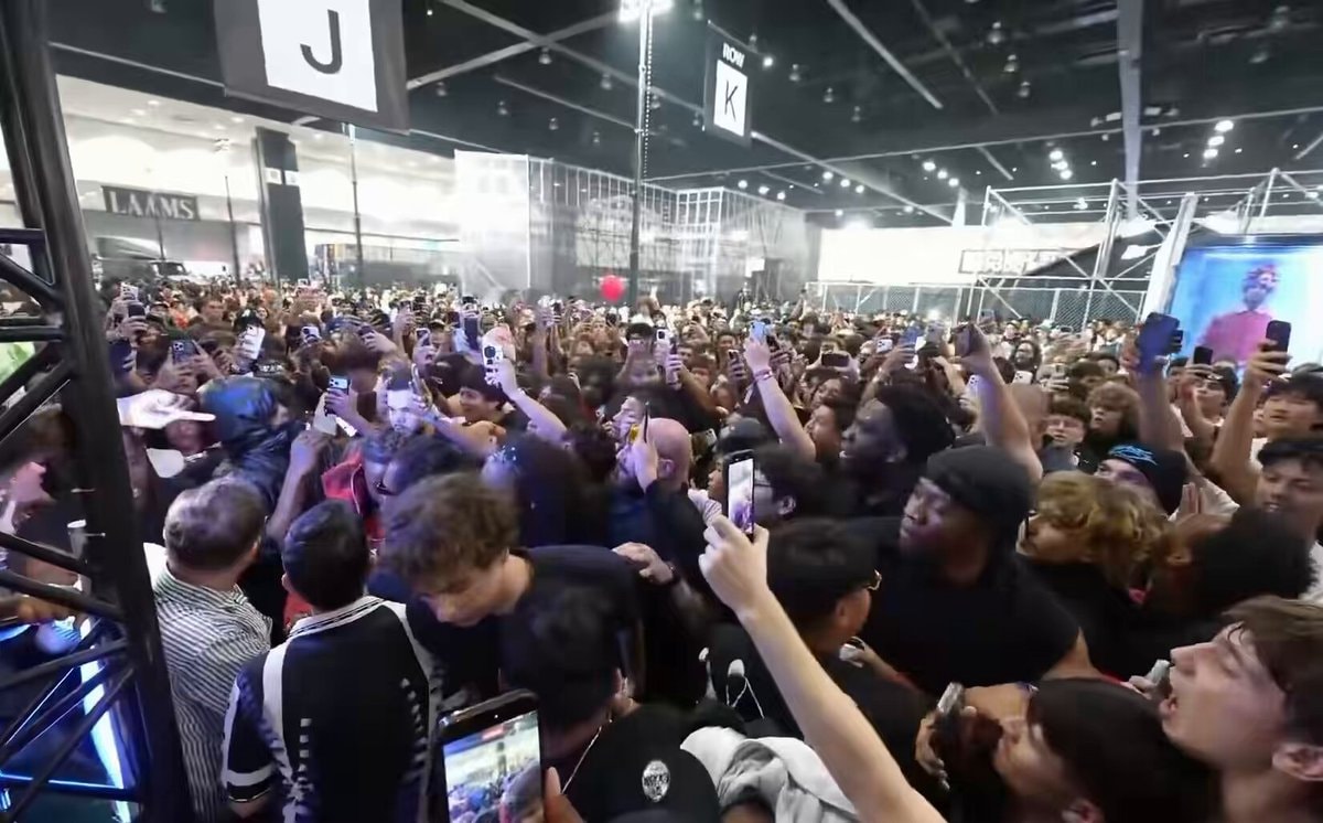 Playboi Carti ComplexCon crowd