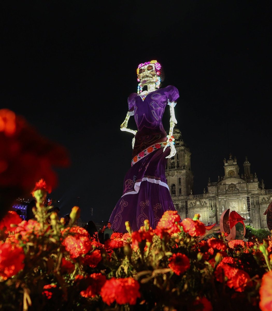 Mexico City La Catrina monument (photo 4 of 4)