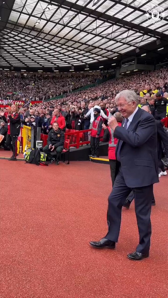 Sir Alex Ferguson honors Ronaldo