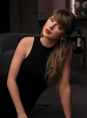 Taylor Swift TikTok record (photo 2 of 2)