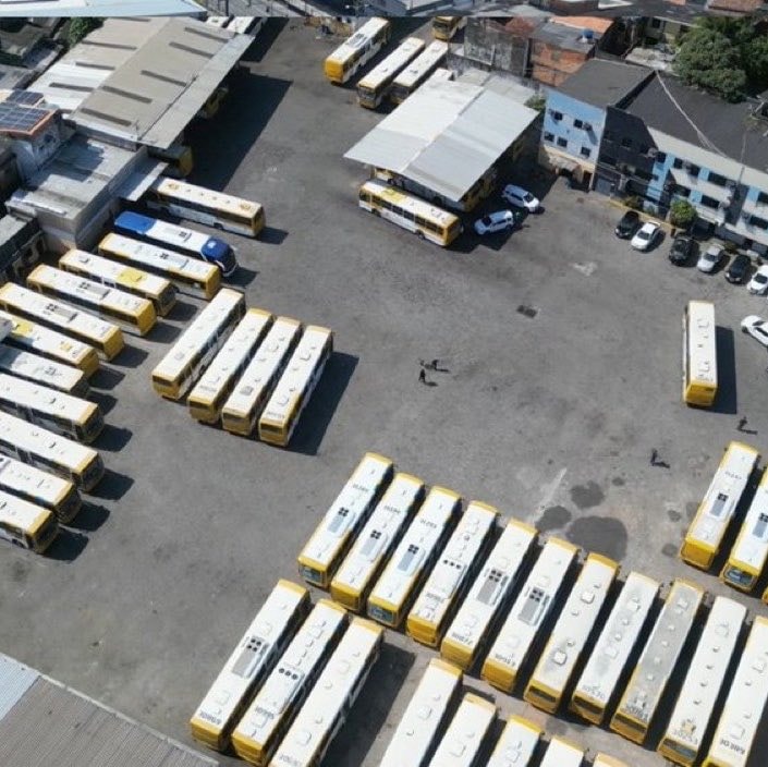 Federal Police inspection Salvador bus garage (photo 2 of 2)