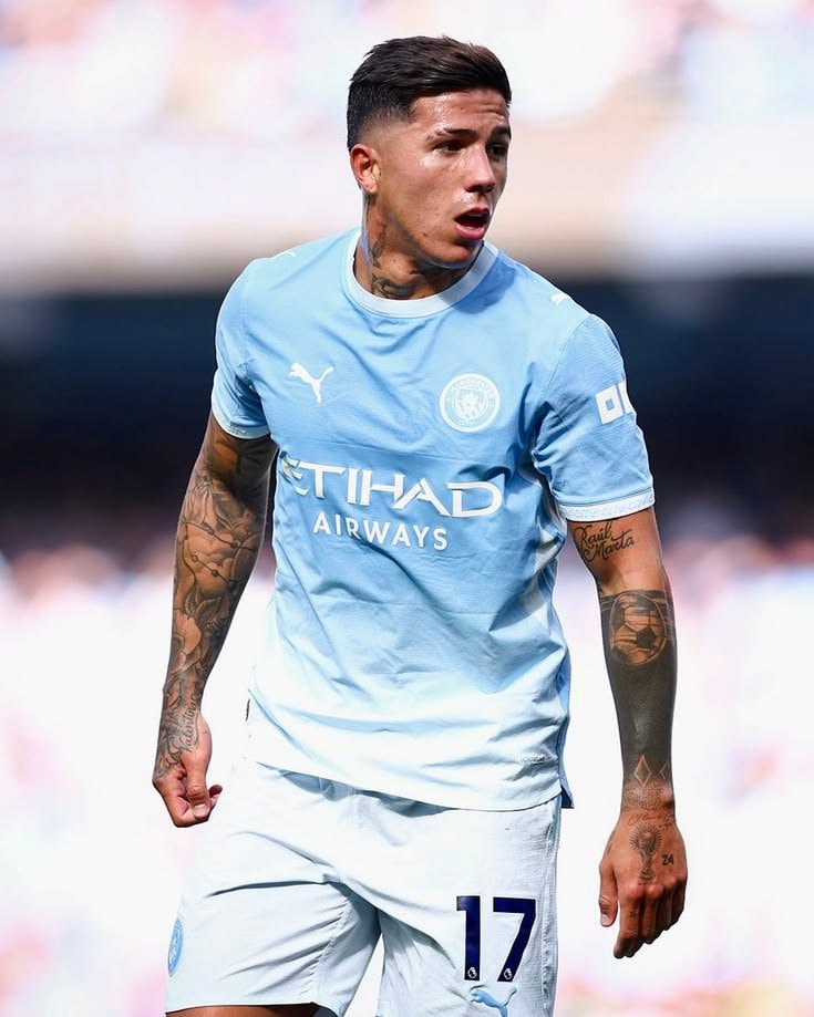 Manchester City player Enzo Fernandez free kick spot