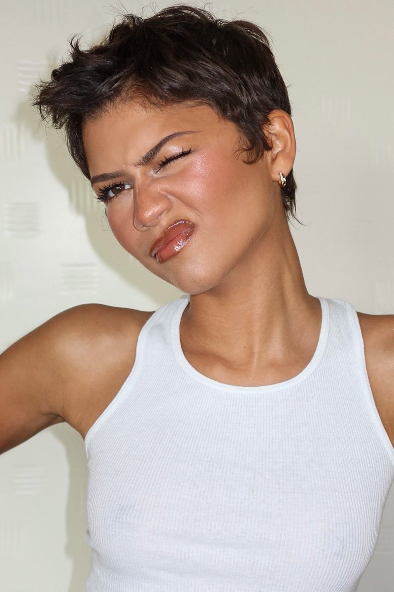 Zendaya stunning new photos (photo 3 of 4)