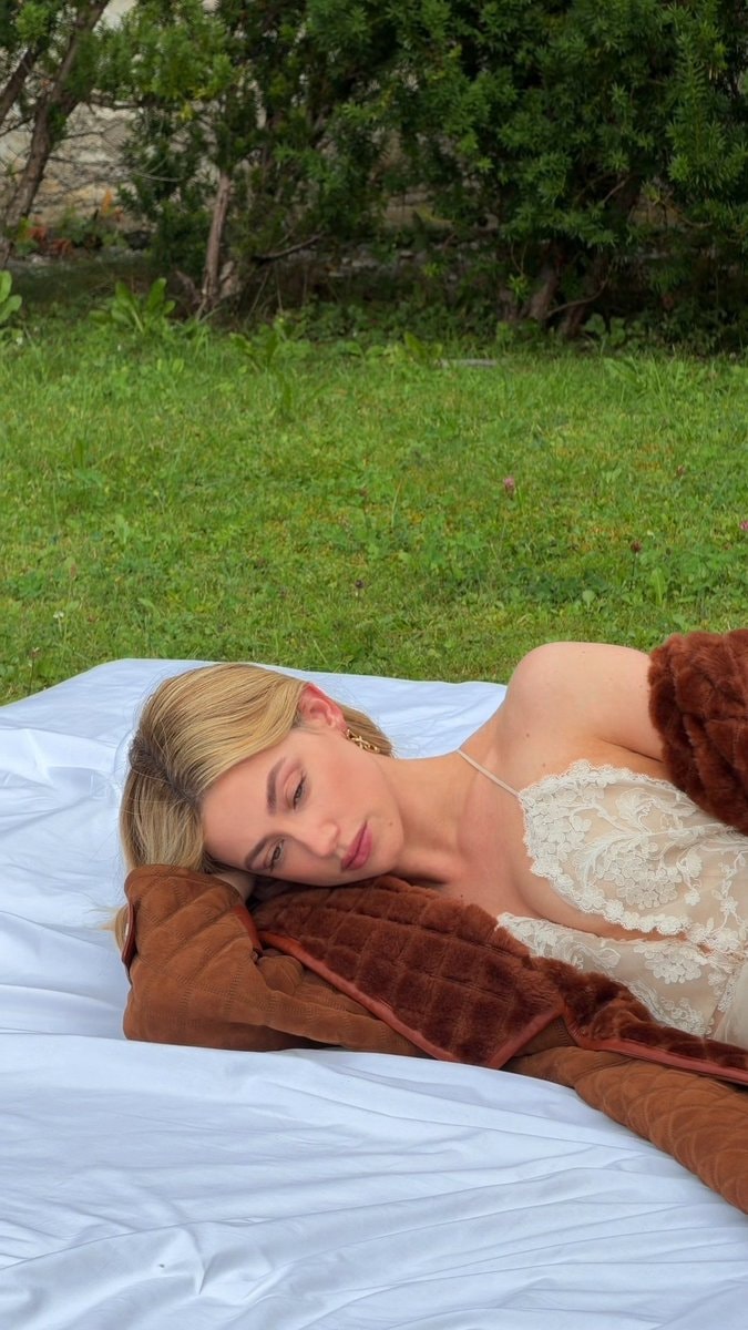 Lili Reinhart Glamor Germany (photo 2 of 2)