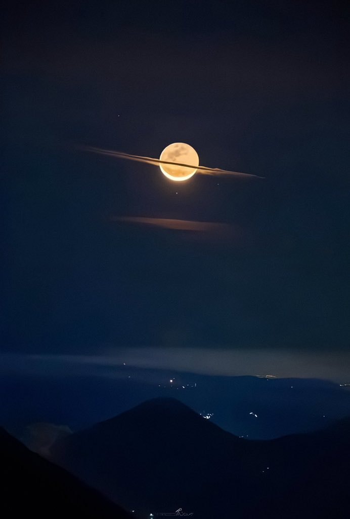 Moon with Saturn-like rings (photo 2 of 2)
