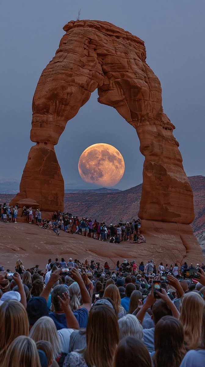 Delicate Arch moon frame
