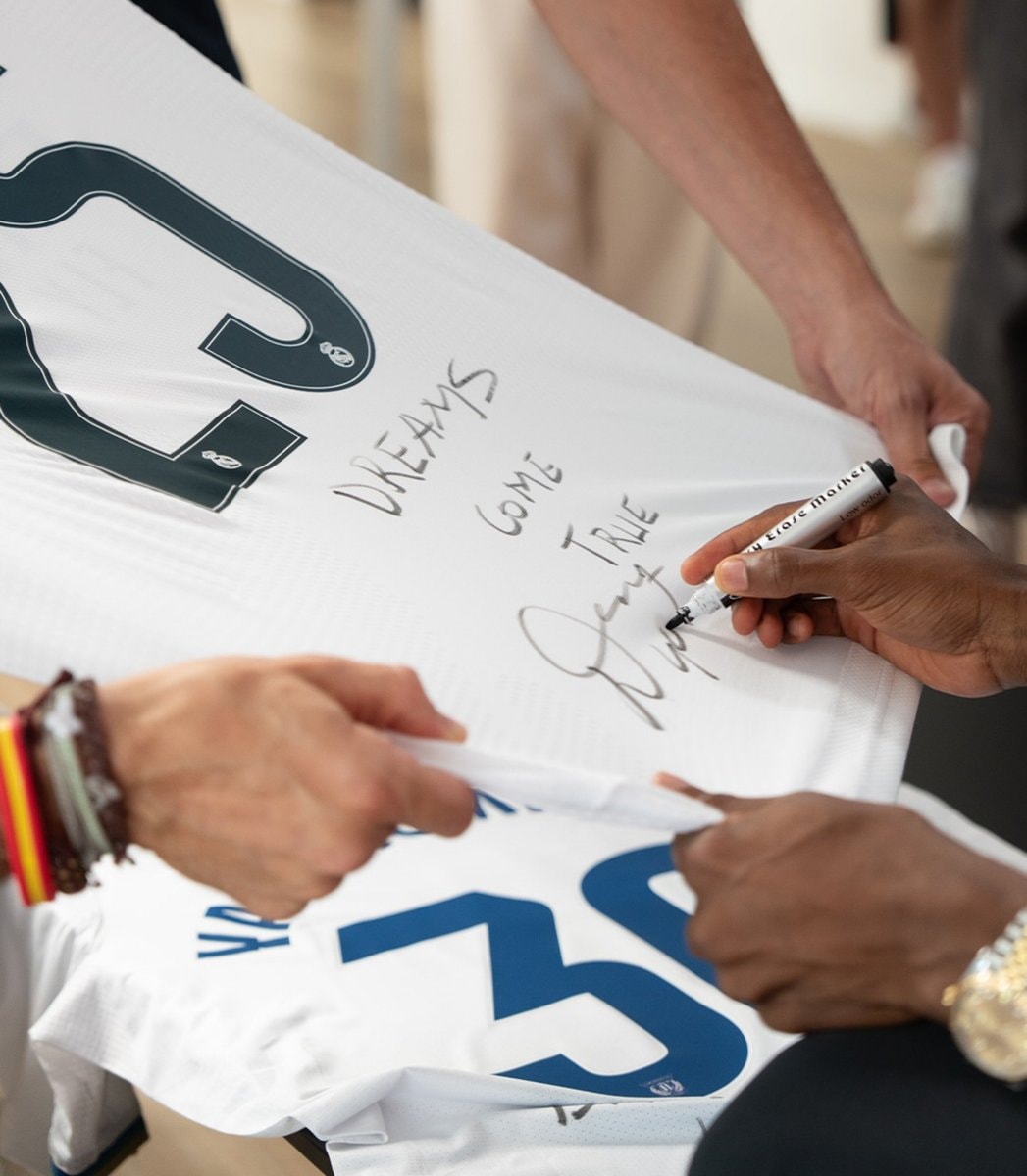 Yan Diomande Real Madrid jersey (photo 2 of 2)