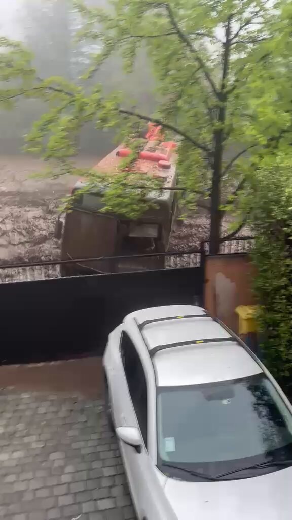 Bus swept by mudflow near Santiago Chile