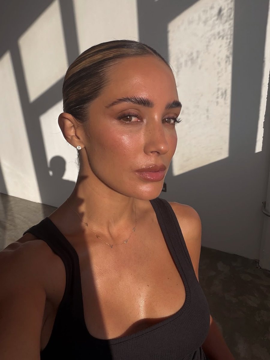 Frankie Bridge gym selfie (photo 3 of 4)