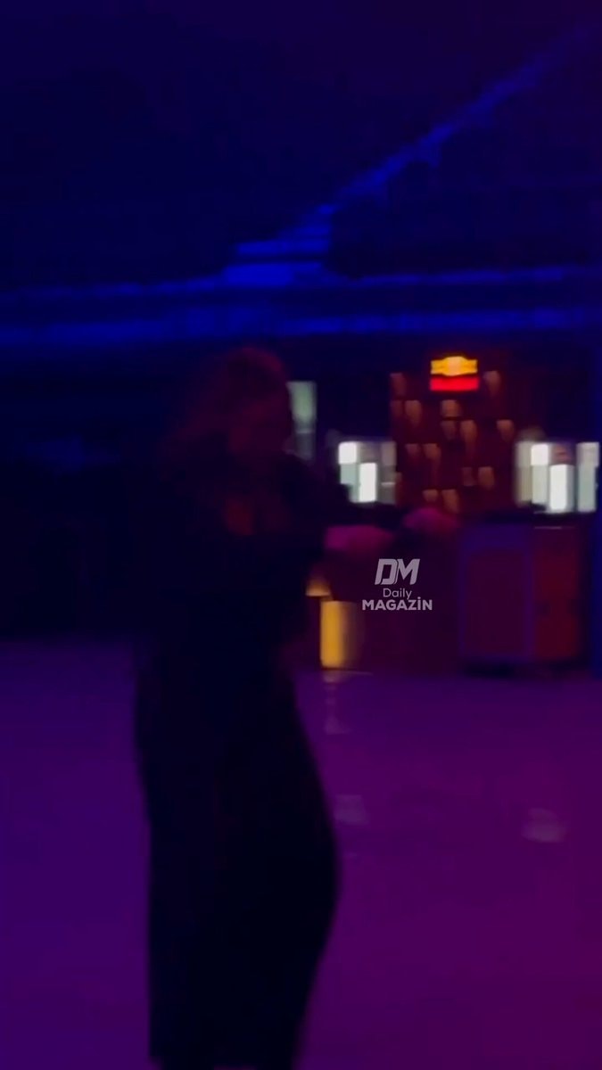 Hadise dance moment