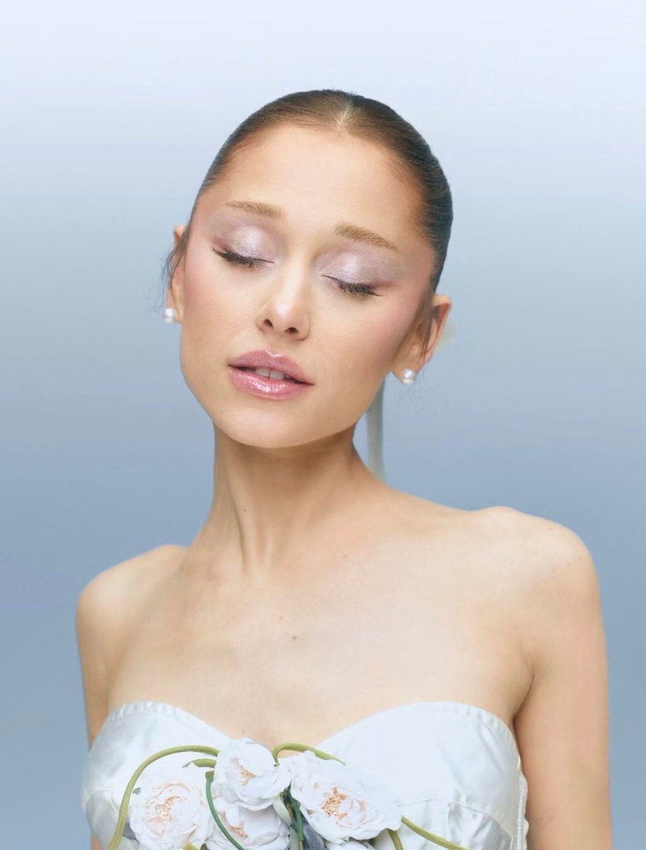 Ariana Grande r.e.m. beauty (photo 2 of 2)