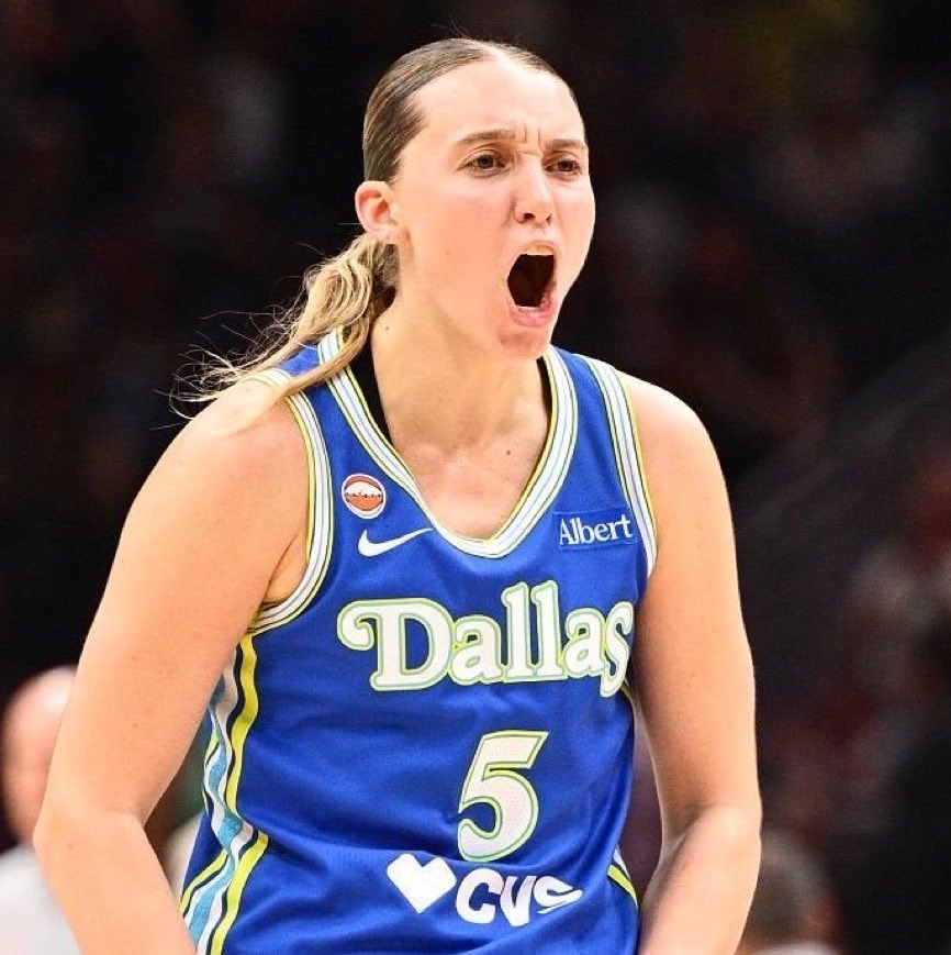 Paige Bueckers Dallas game moment