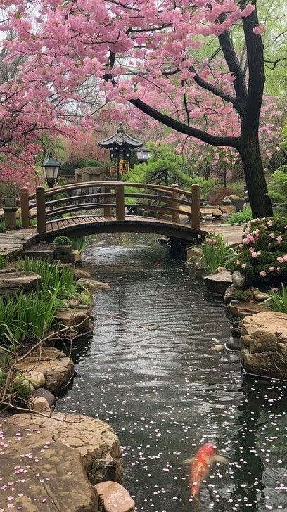 Japan Mount Fuji pagoda cherry blossoms (photo 2 of 4)