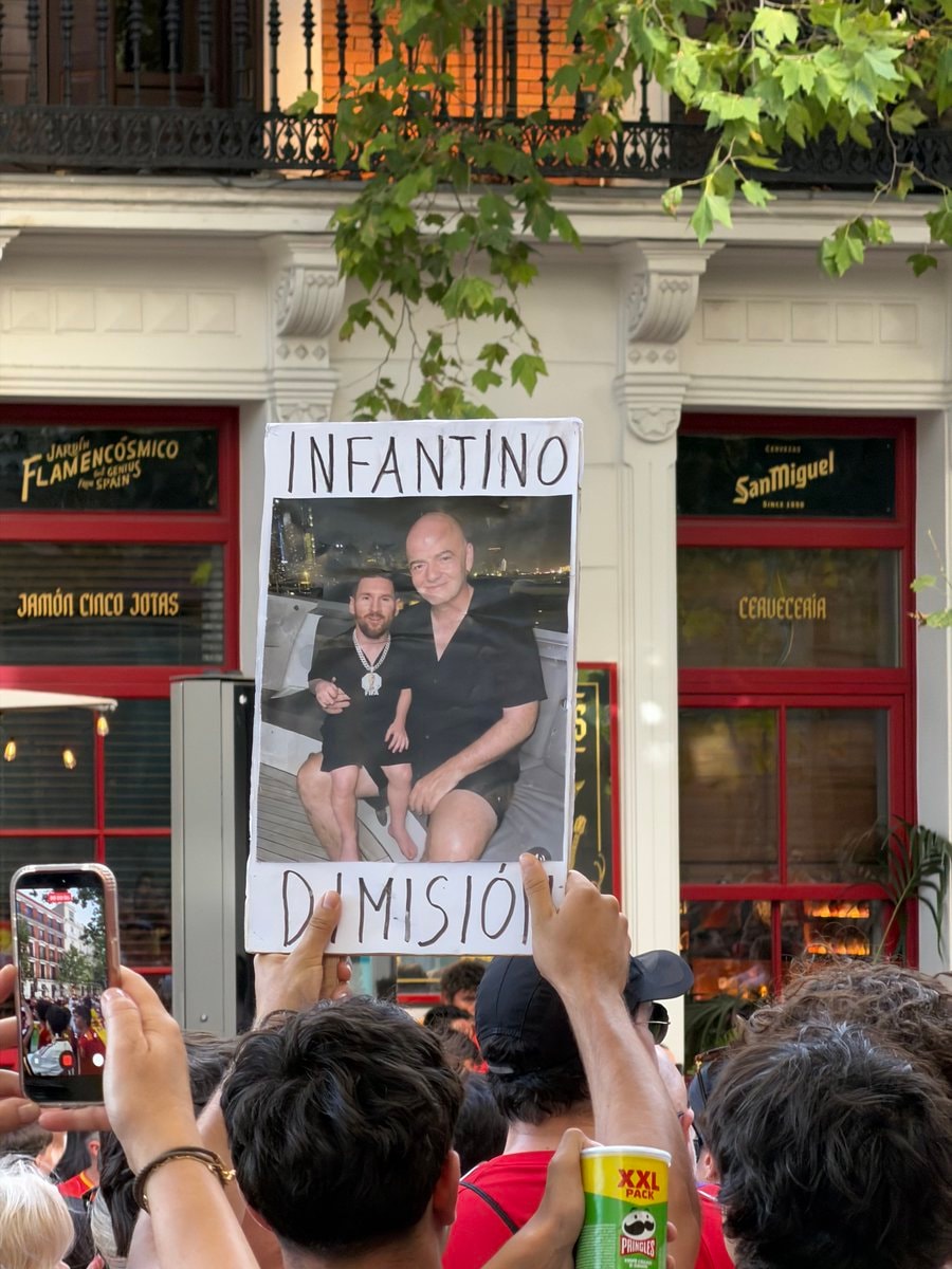 Spain World Cup celebrations FIFA BOY sign (photo 2 of 2)