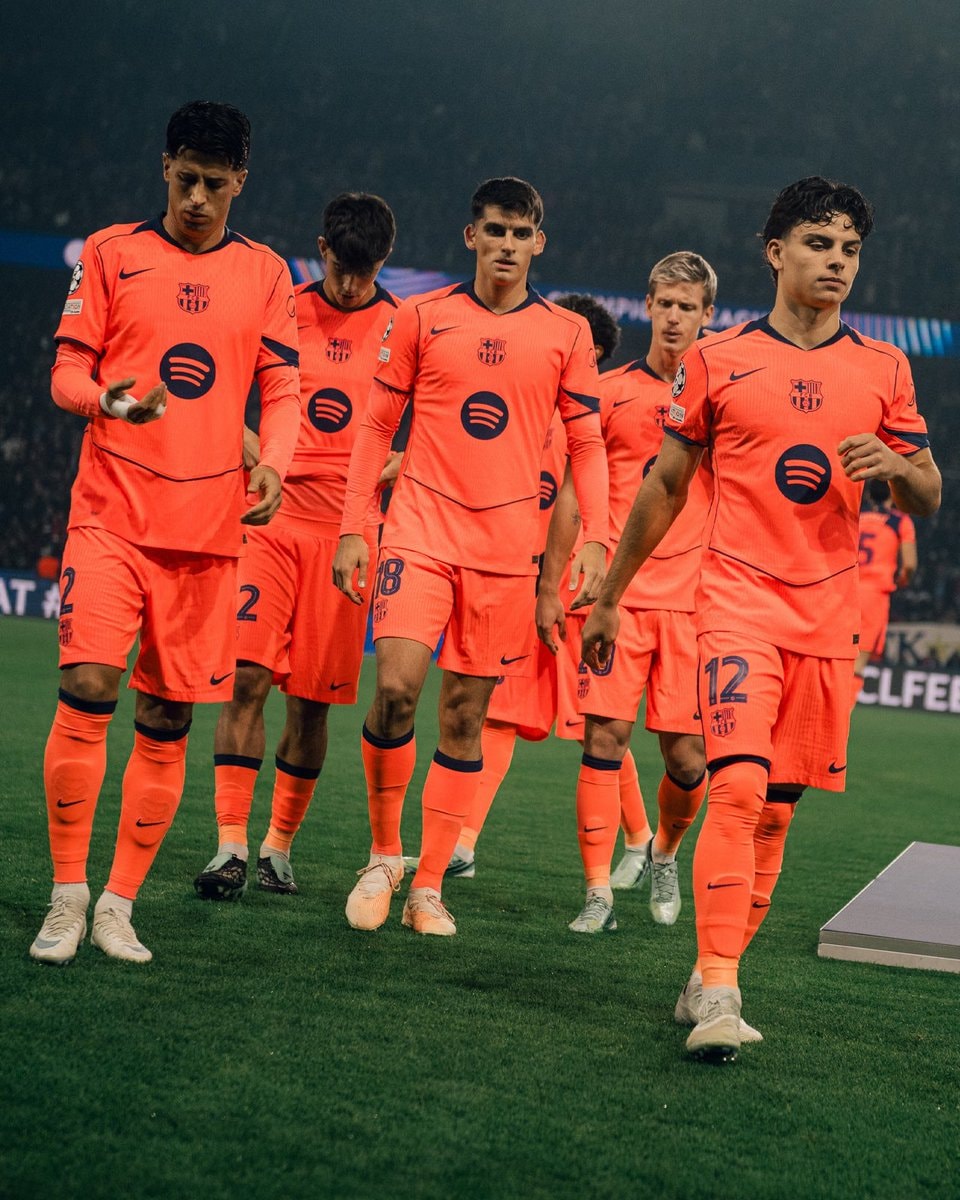 Barcelona vs PSG kit choice