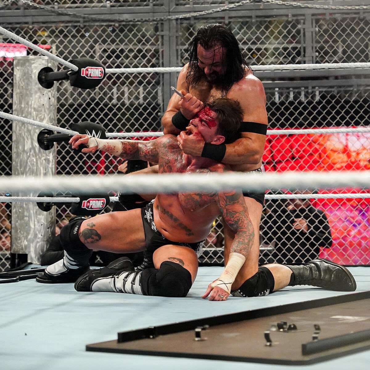 CM Punk vs Drew McIntyre Hell in a Cell (photo 2 of 4)