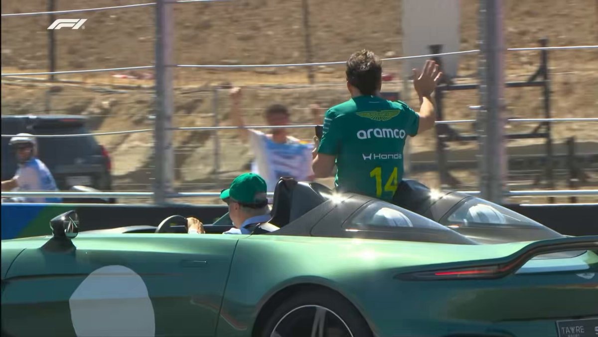 Fan tricks F1 cameras Pedro Sánchez