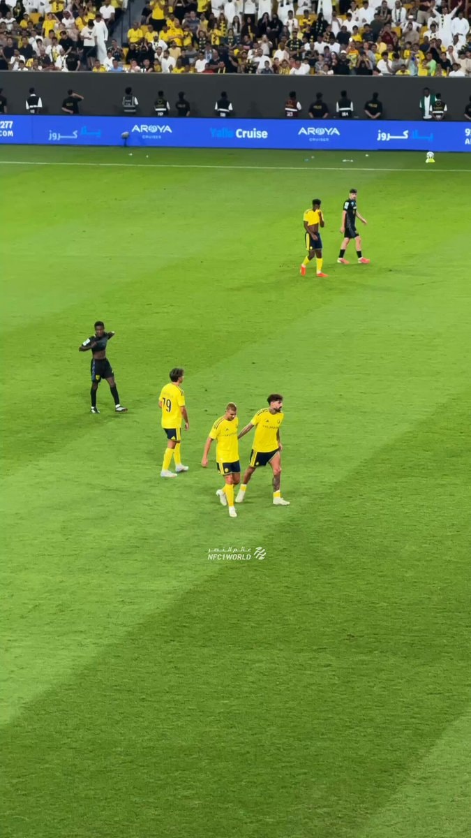 Ronaldo standing ovation crowd chant