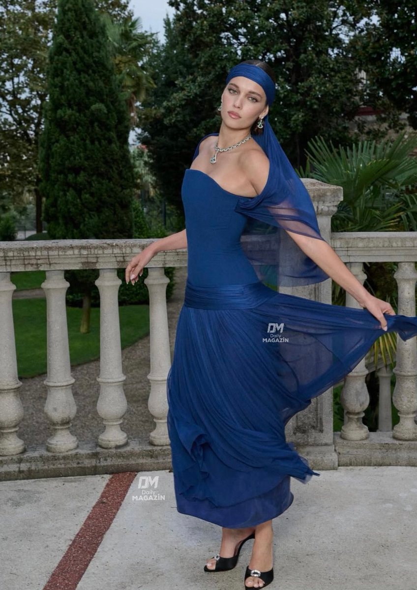 Afra Saraçoğlu new photos