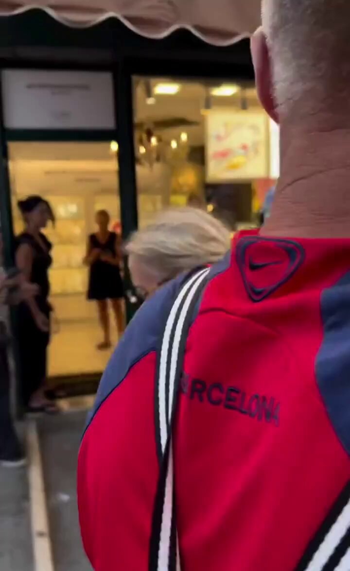 Tourist stops theft in Italy Barcelona jacket Tourist stops theft in Italy Barcelona jacket
