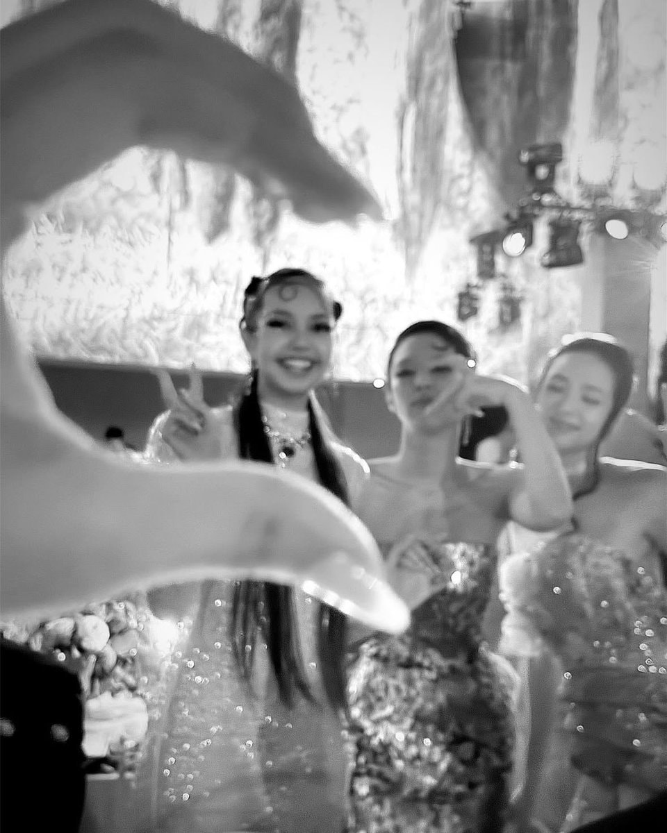 BLACKPINK members in Met Gala photo (photo 2 of 4)