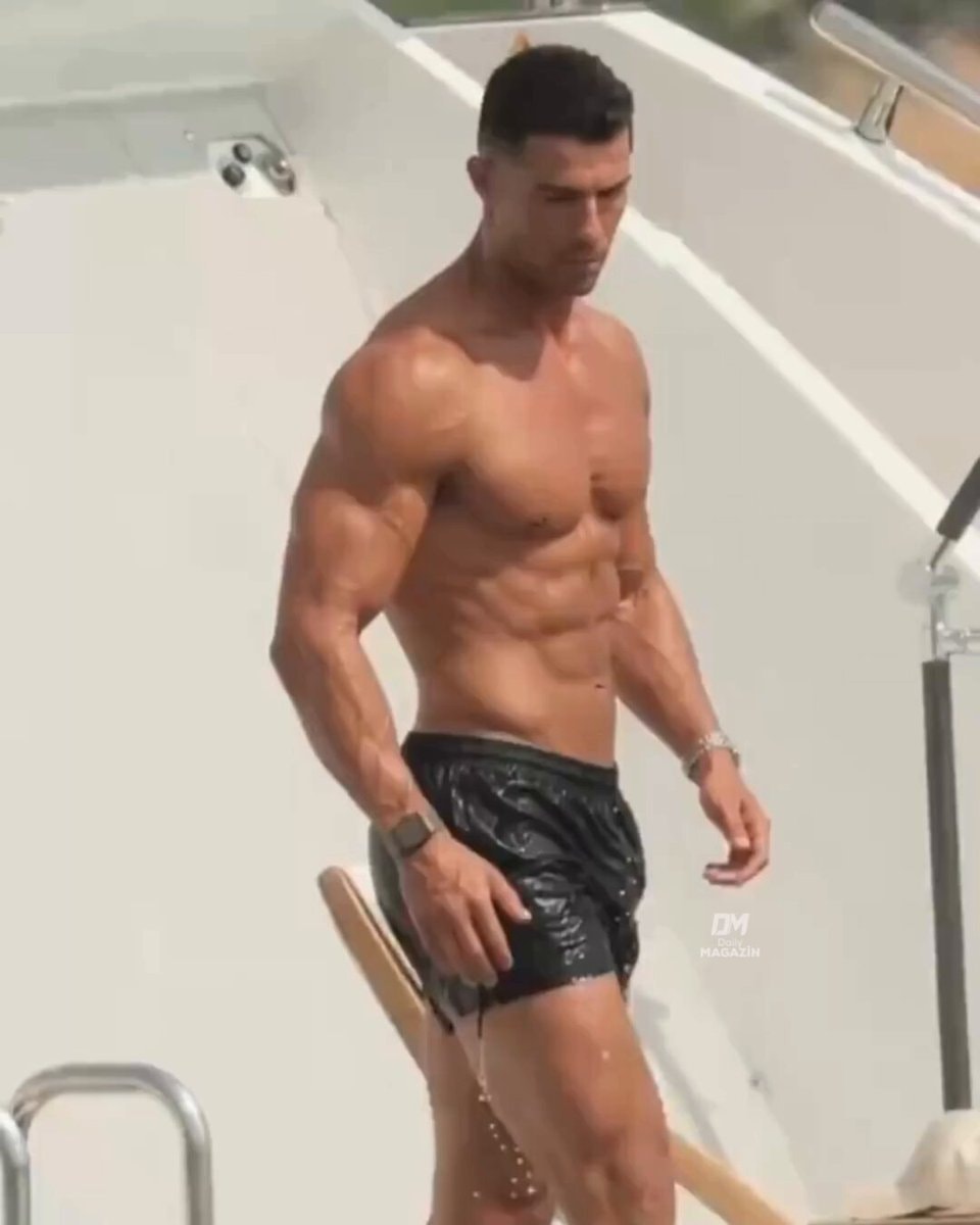 Ronaldo muscular edit mocked online