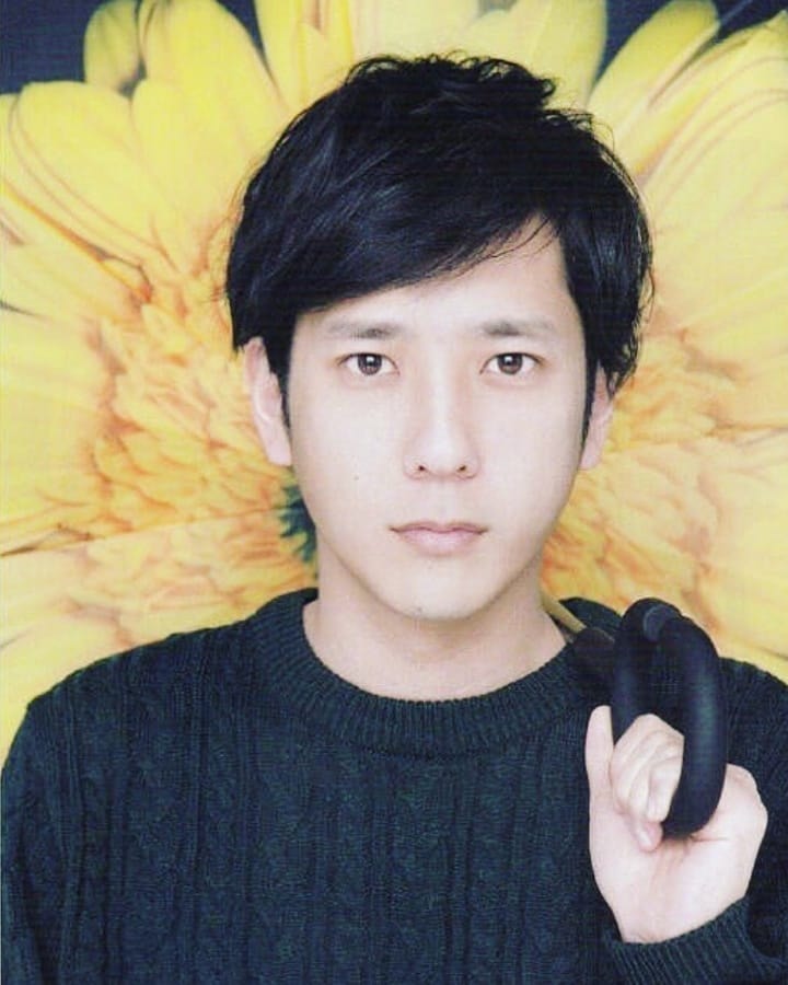 Sho Sakurai umbrella portrait (photo 4 of 4)
