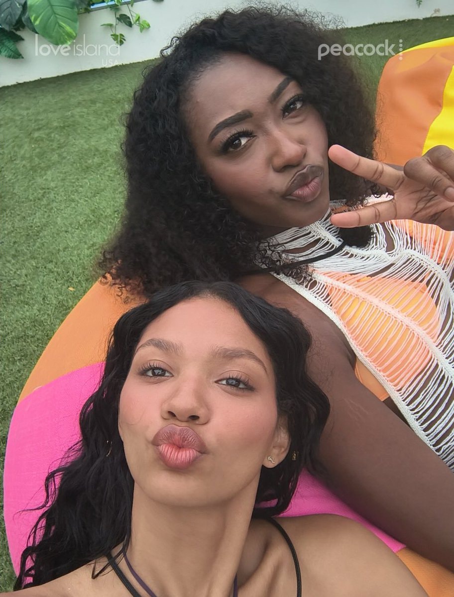 Love Island USA cast selfie (photo 1 of 2)