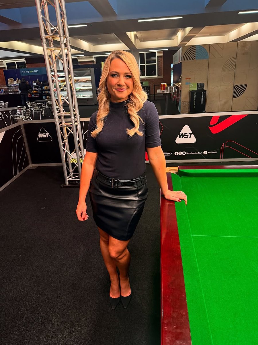 Katie Shanahan snooker table look (photo 1 of 4)