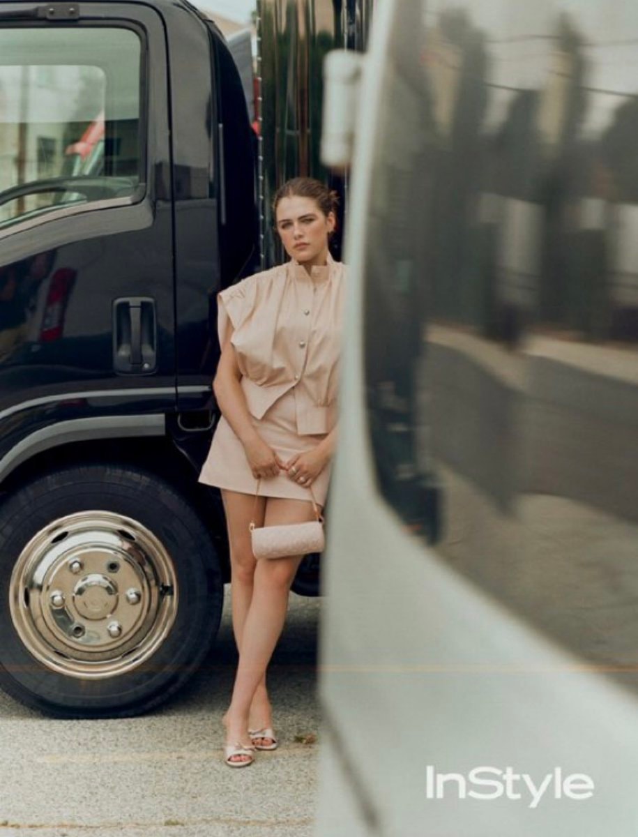 Ella Bright InStyle Mexico (photo 2 of 3)