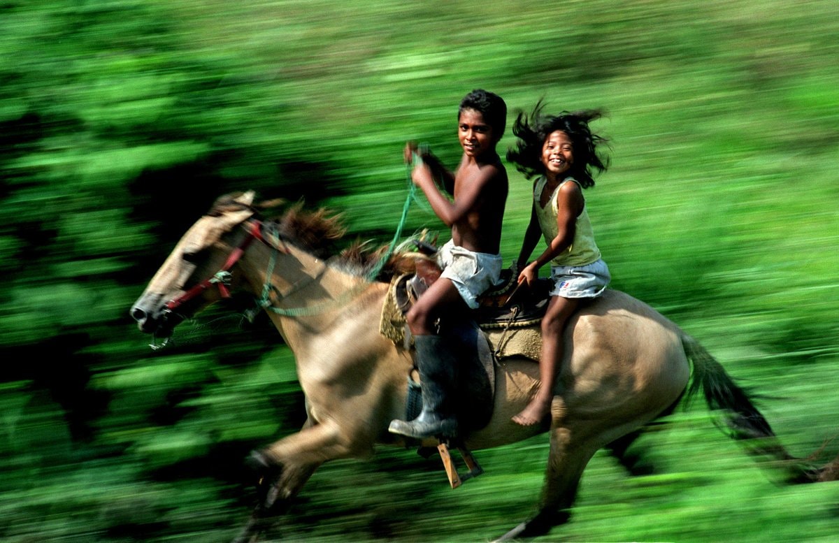 Horse riders race train in Chiapas
