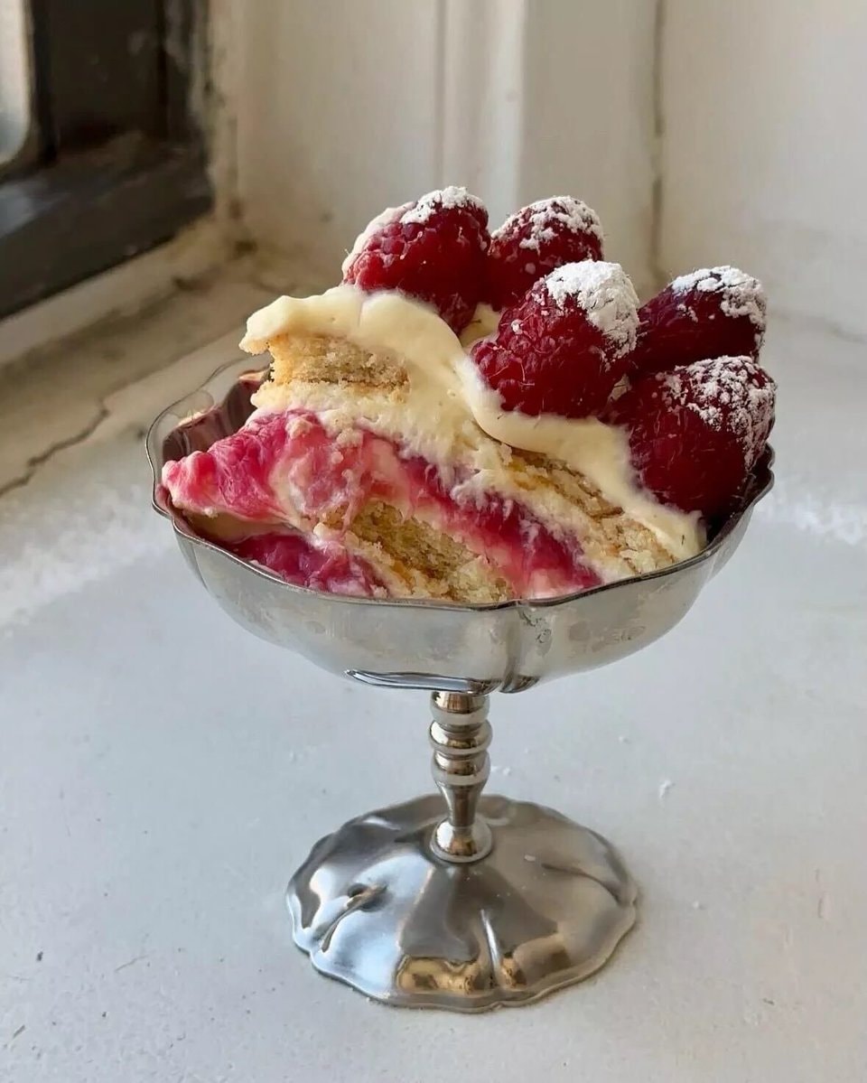 summer dessert with raspberries