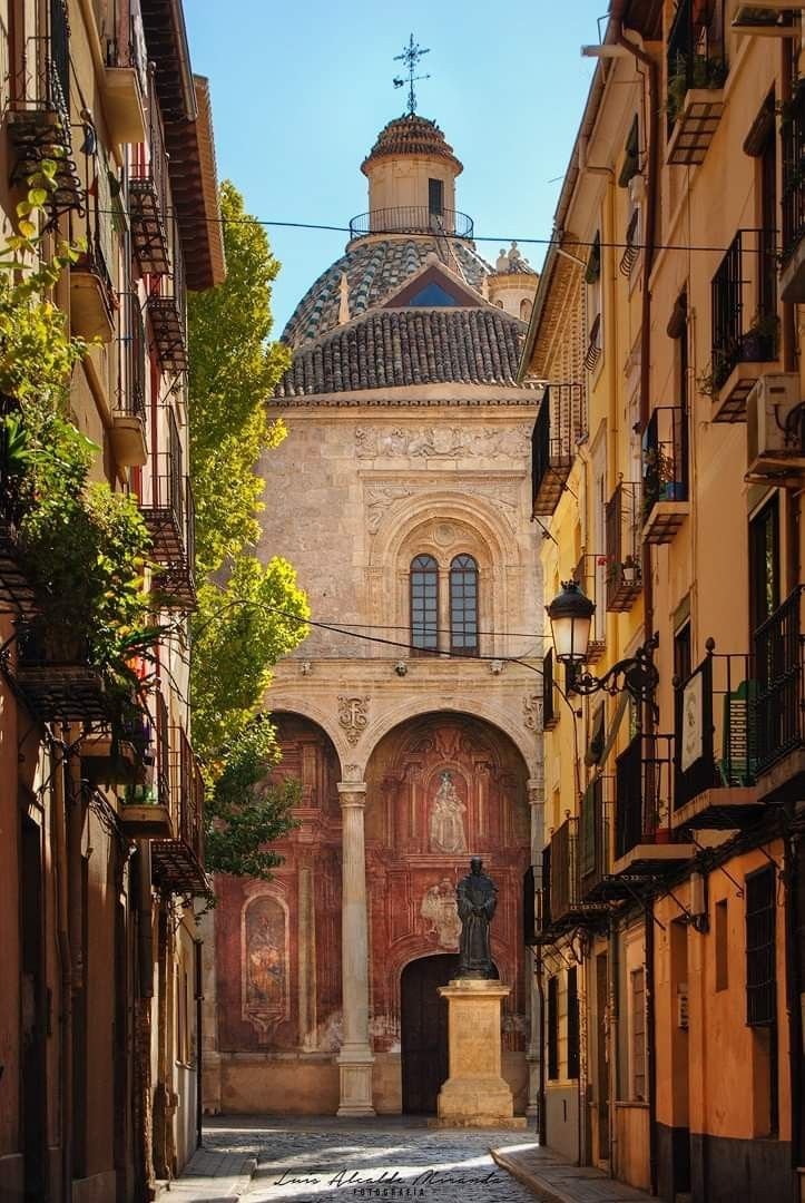 Granada Spain Garden Archway (photo 4 of 4)