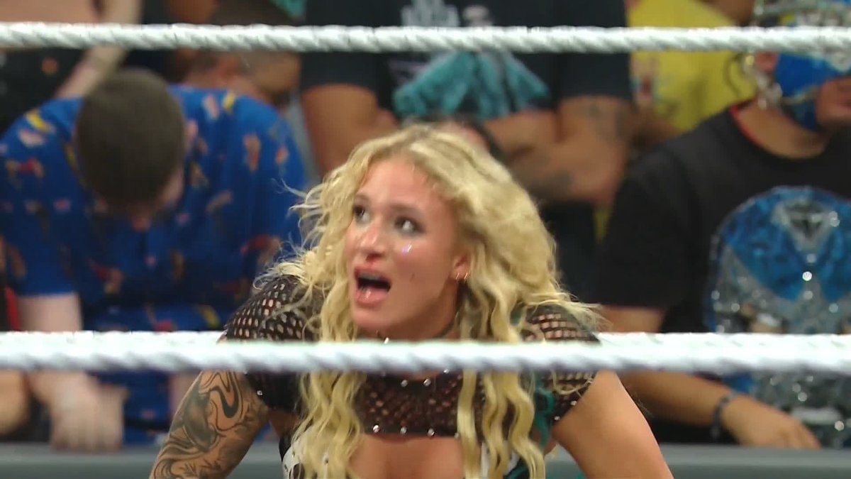 Bayley beats Lyra Valkyria Sol Ruca qualifies