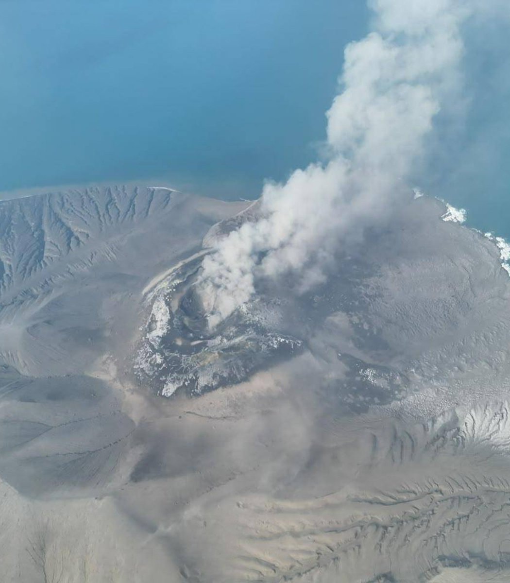Anak Krakatau eruption disrupts flights
