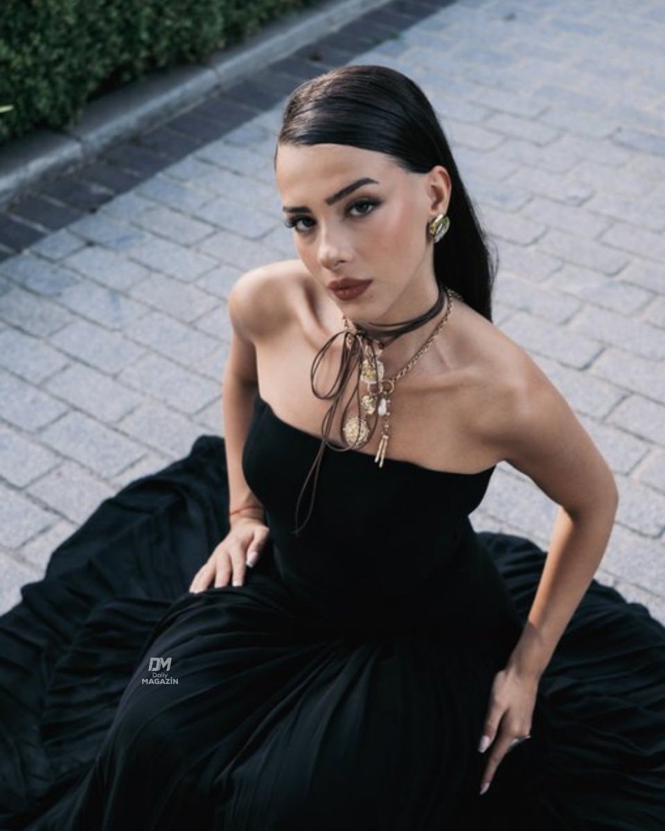 Ecem Öz black photos (photo 2 of 2)