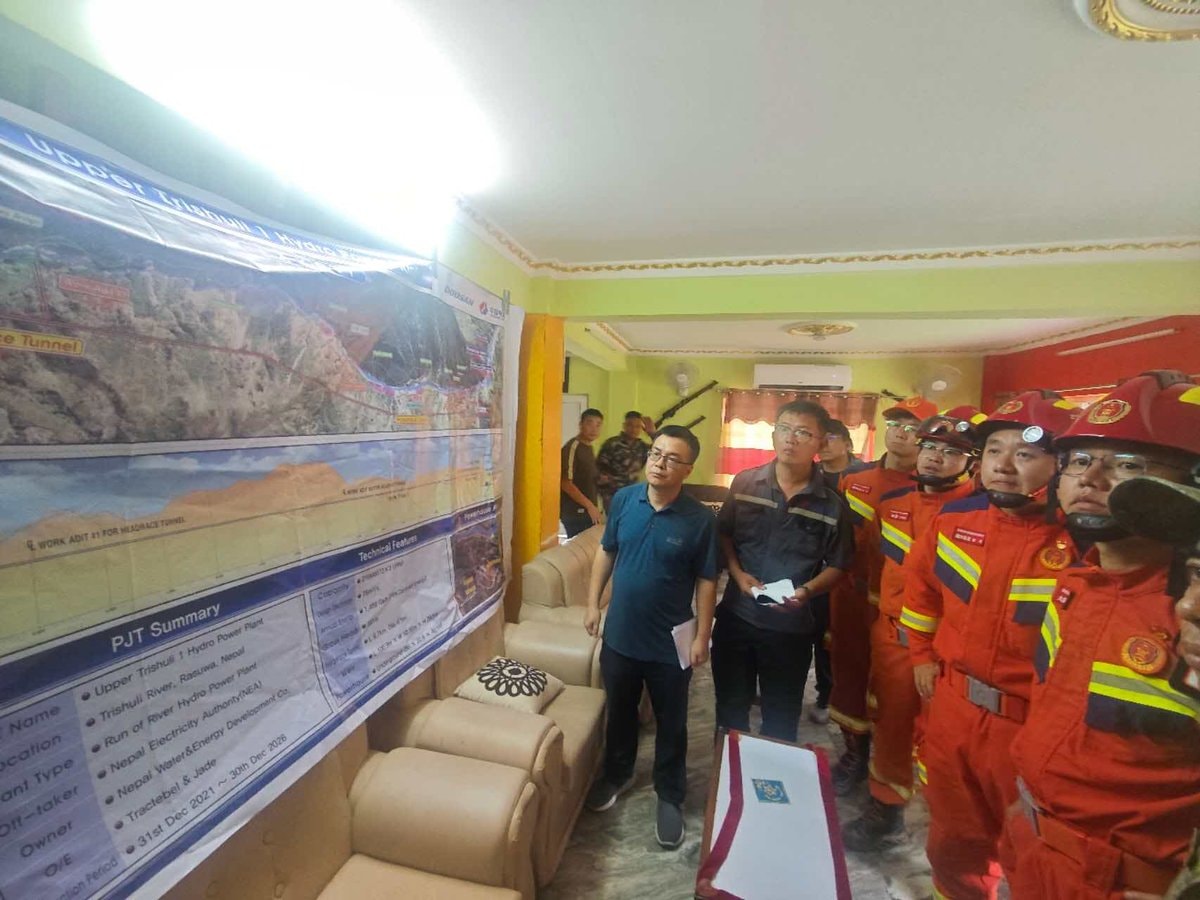 Chinese tunnel experts in Nepal (photo 2 of 2)