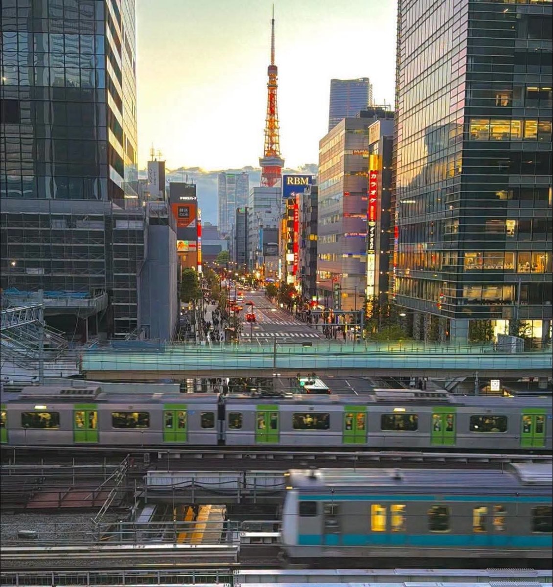 Tokyo Japan cityscape at dusk (photo 2 of 4)