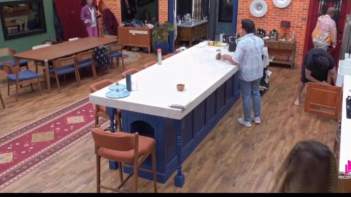 Daniel confronts Sérgio over slur on A Fazenda