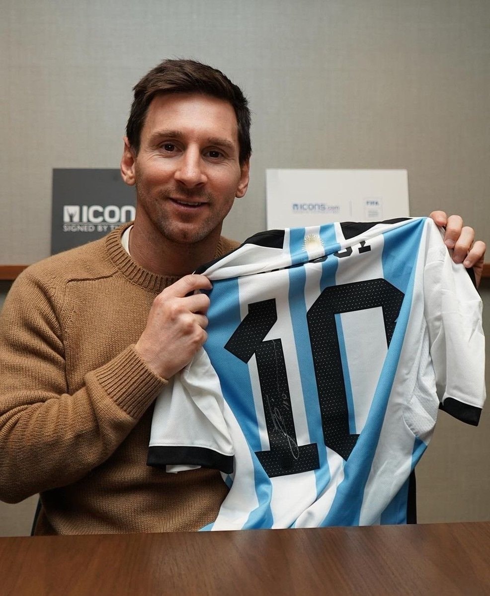 Lionel Messi holding signed Argentina jersey