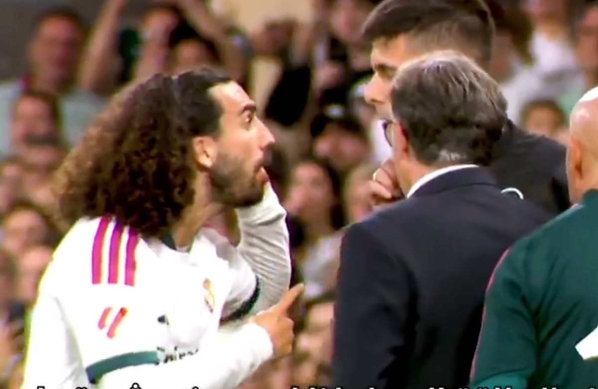 Cucurella argues with referee after Vini dismissal