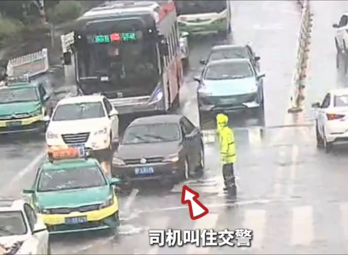 China drivers toss umbrellas to traffic cops