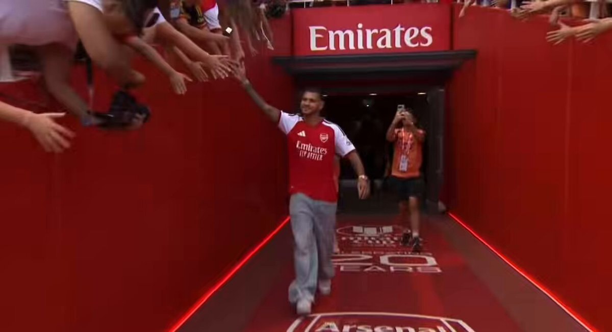 Bruno Guimarães Arsenal ovation