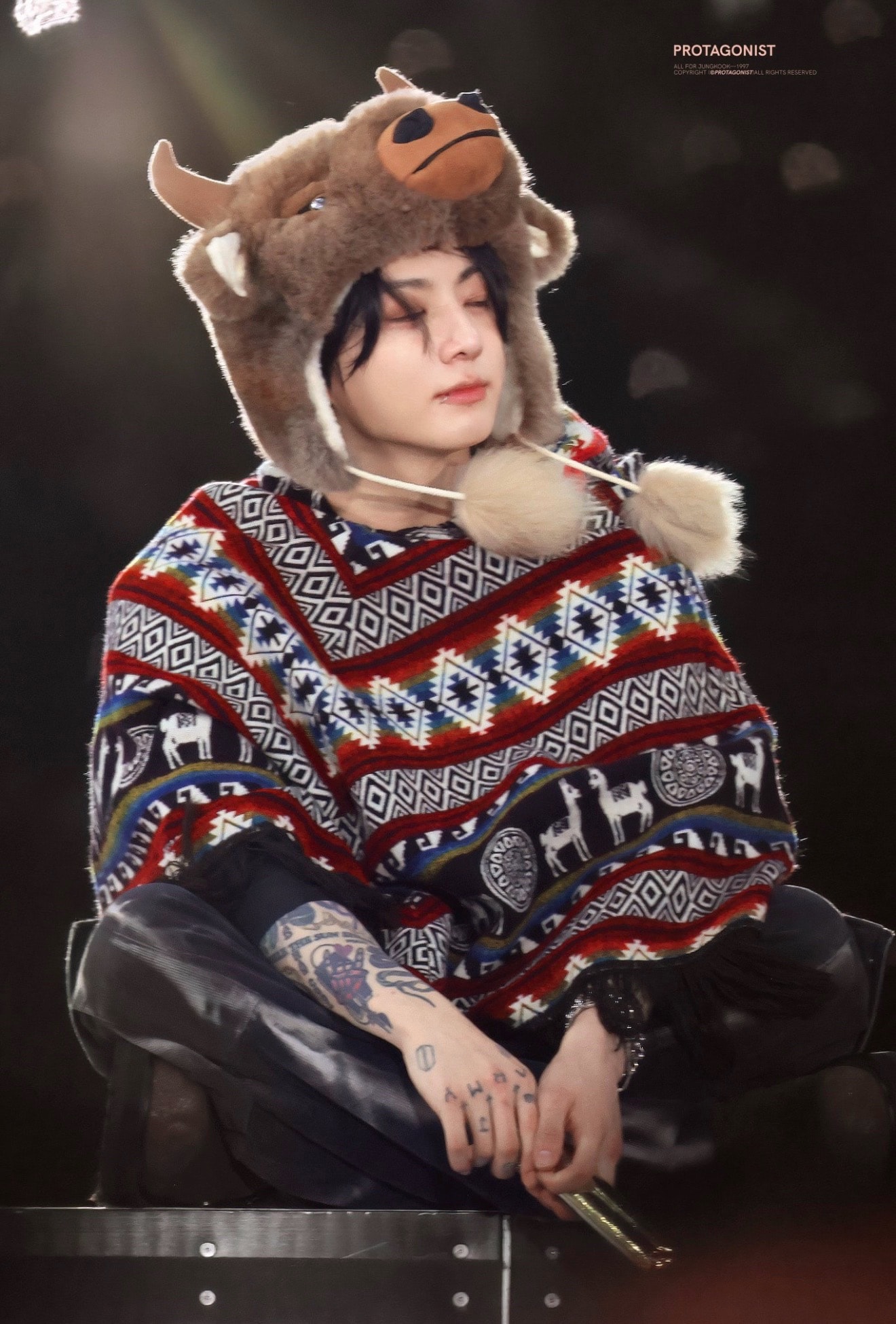 adorable fuzzy hat moment (photo 2 of 4)